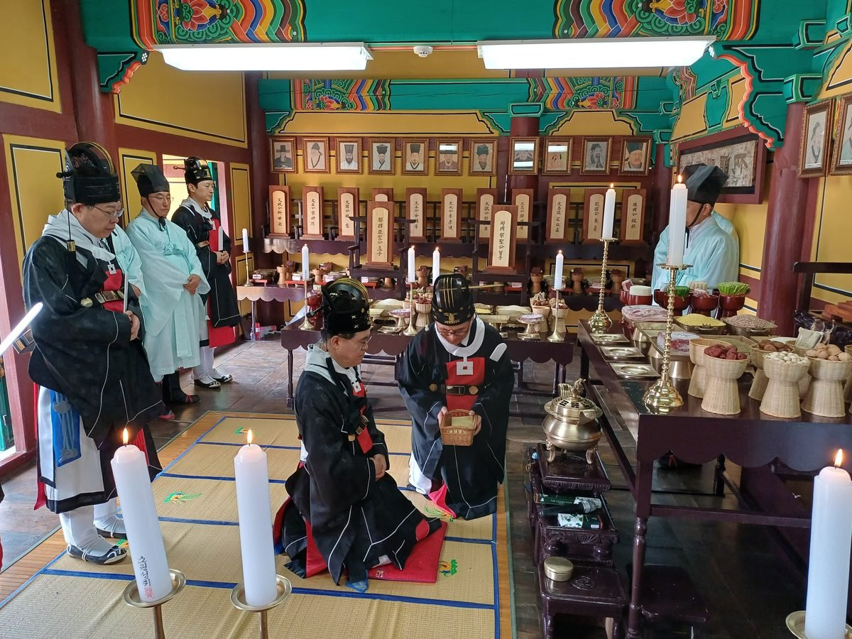 춘기석전 헌폐 수 축관