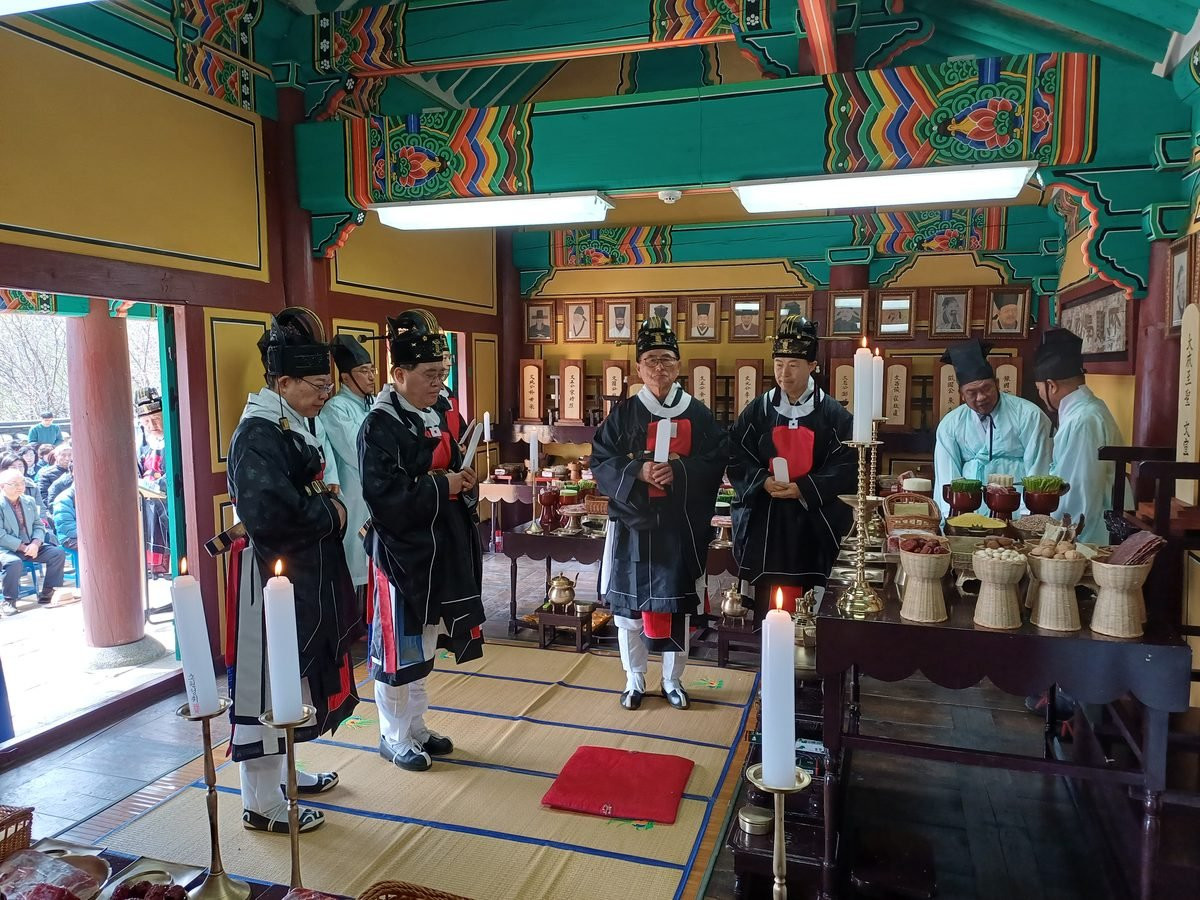 춘기석전 축관 립