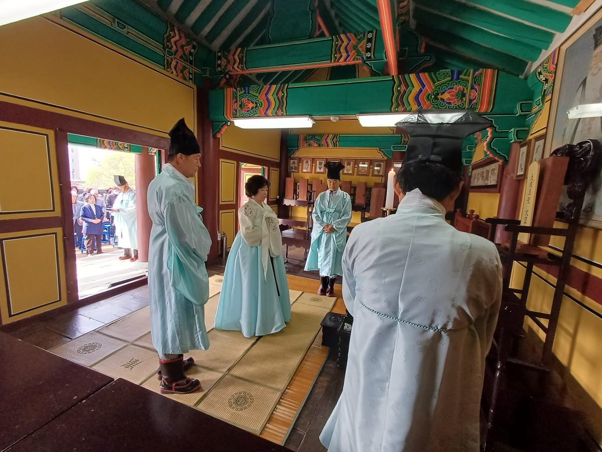 여성유도회장 신위전 립