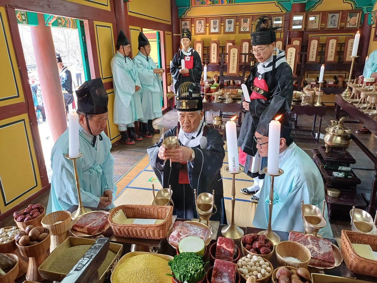 춘기석전 종헌관 오성위 헌작
