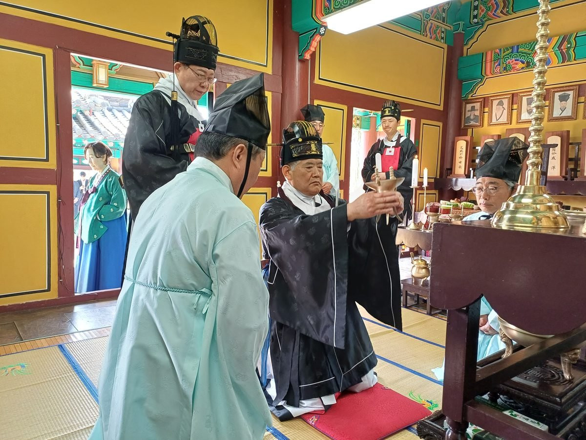 춘기석전 종헌관 헌작