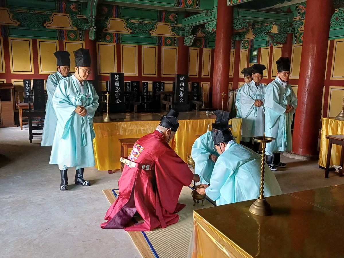 제주향교 알묘 분향1