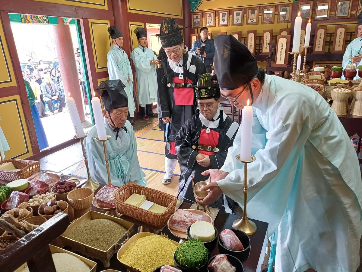 춘기석전 초헌관 오성위 헌작