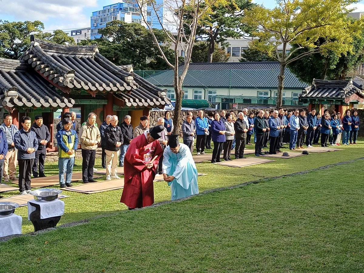 제주향교 알묘2