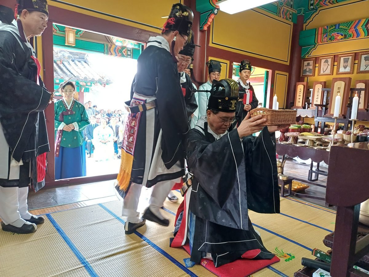 춘기석전 초헌관 헌폐