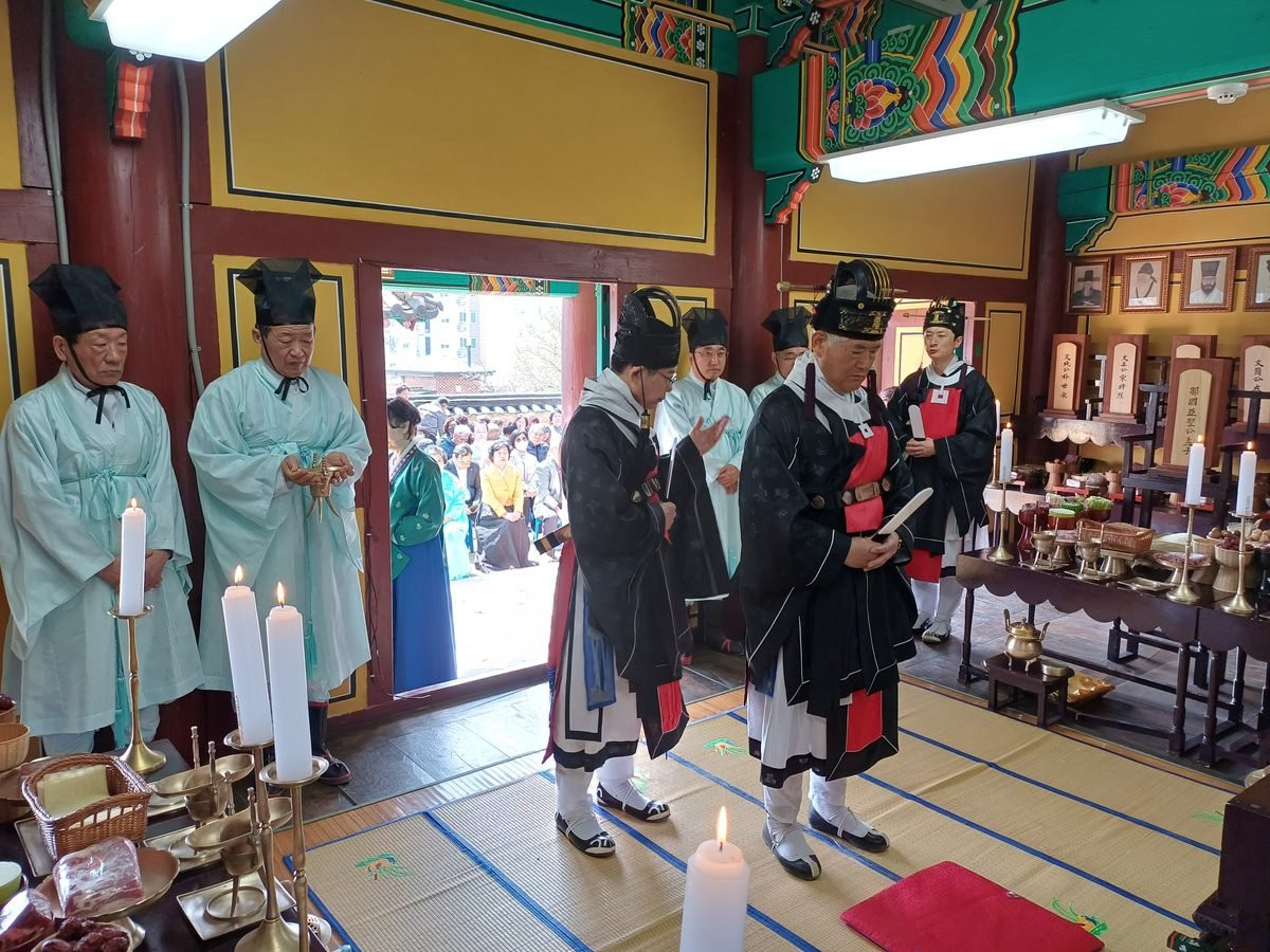 춘기석전 종헌관 신위전 립